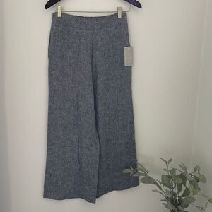 Chelsea28‎ Cropped Linen/Rayon blend pants. Size Small